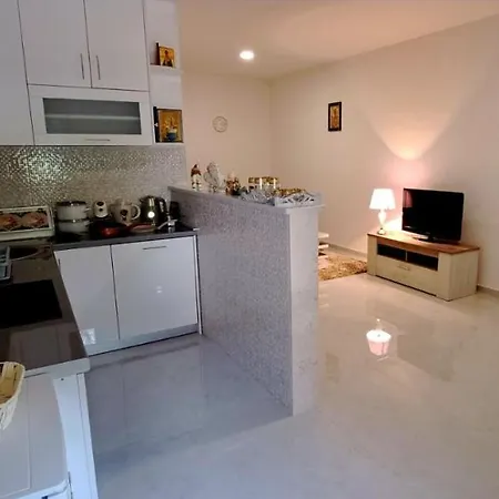 Dijana Apartment *